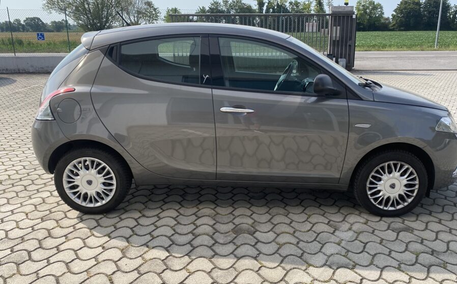 LANCIA YPSILON 1.2 69 CV SILVER